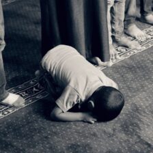 kid praying muslim islam faith 1077793